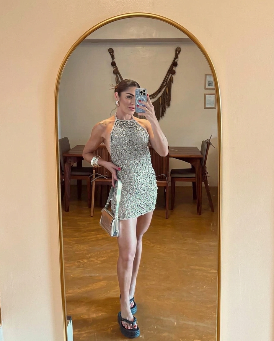 Vestido Prata Maré — Mini vestido em fio prateado com apliques espelhados, peça única